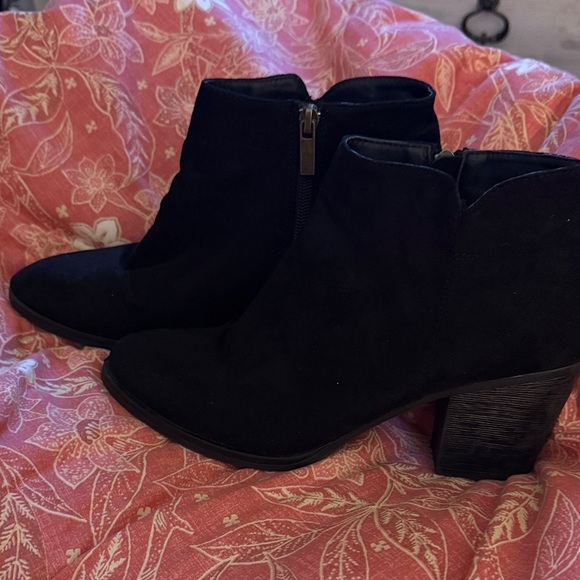 Clarks Shoes - Elegant Black Ankle Boots